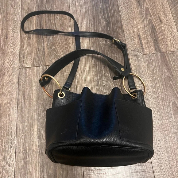 Steve Madden Black Bucket Bag Crossbody  Gold Hardware - Picture 1 of 9